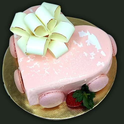 Remarkable Heart Shape Strawberry Fondant Cake