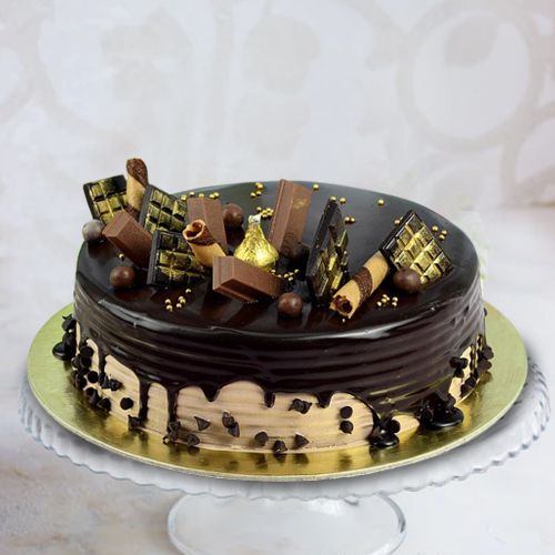 Exceptional Chocolate Dripping Cake with Chocolaty Toppings