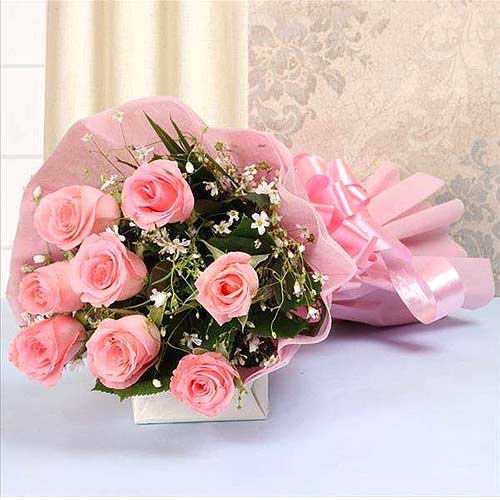 Blushing Pink Color Roses Hand Bunch
